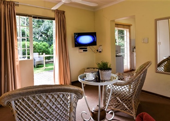 MuldersdriftAccommodationBushwillowlounge.jpg