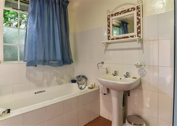 AccommodationMuldersdriftRockFigbathroom2.jpg