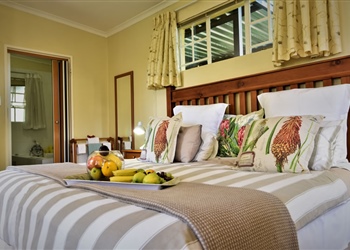 BedandBreakfastMuldersdriftLemonThornCottagebedroom.jpg