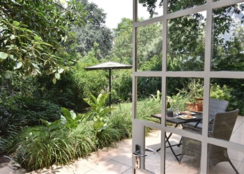 BedandBreakfastMuldersdriftLemonThornCottagegardenandpatio.jpg